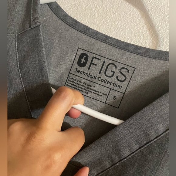 Figs Chisec Three-Pocket Scrub Top - Picture 6 of 6